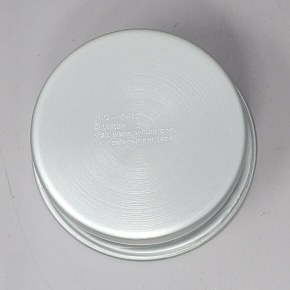 Wilton‎ Round Aluminum Cake Pan Set of 3 – Baking Pans for Layered Cakes - Picture 6 of 9